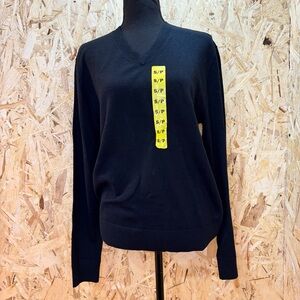 NWT - Banana Republic Classic Black V-Neck Sweater Merino Wool - Size S